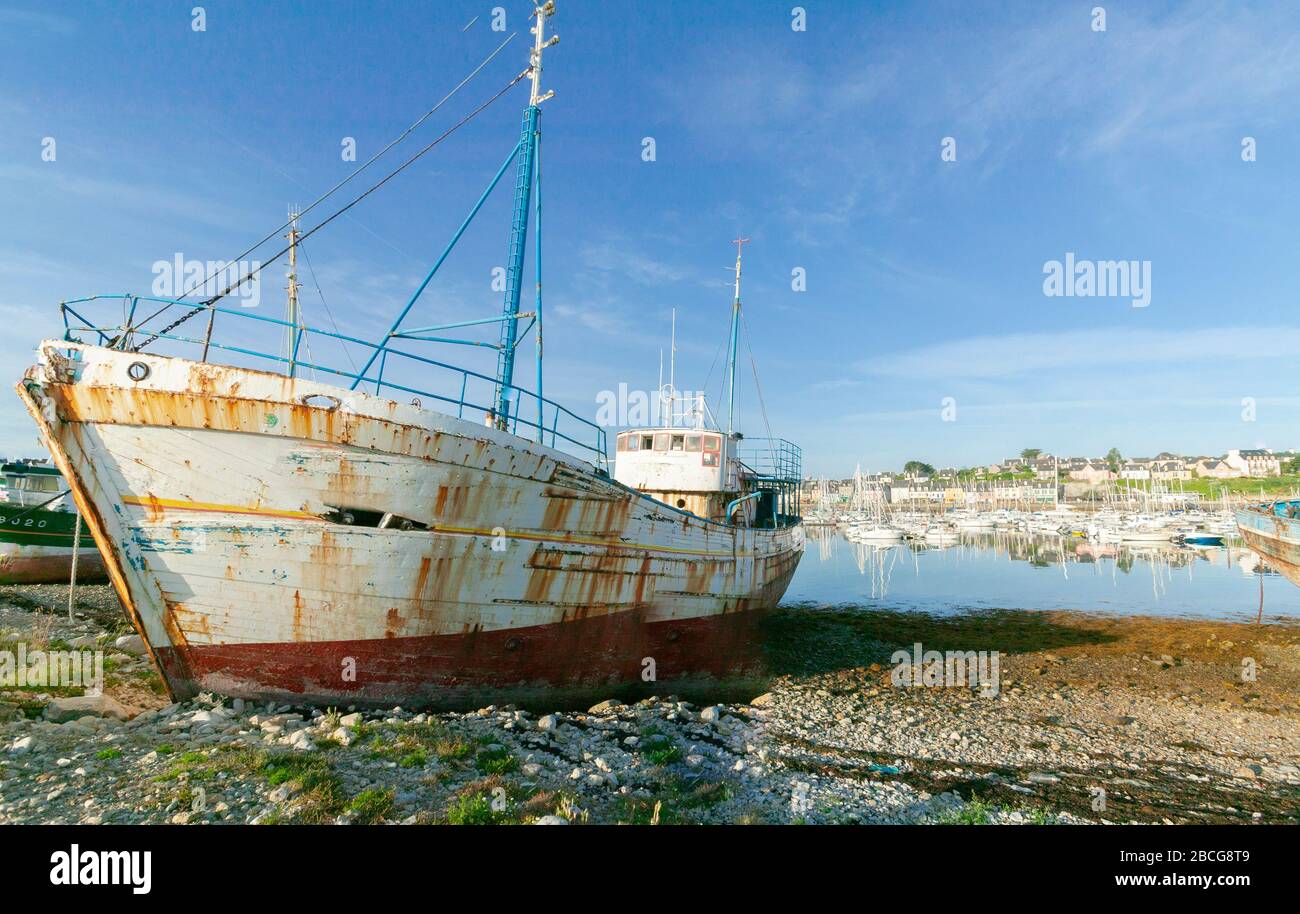 rotten fishing vessels on the beach of the picturesk breton village of Camaret sur mer, Britanny, France Stock Photo