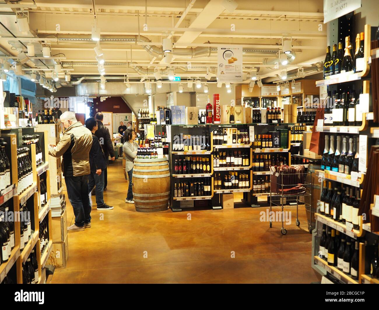 Milan department store hires stock photography and images Alamy