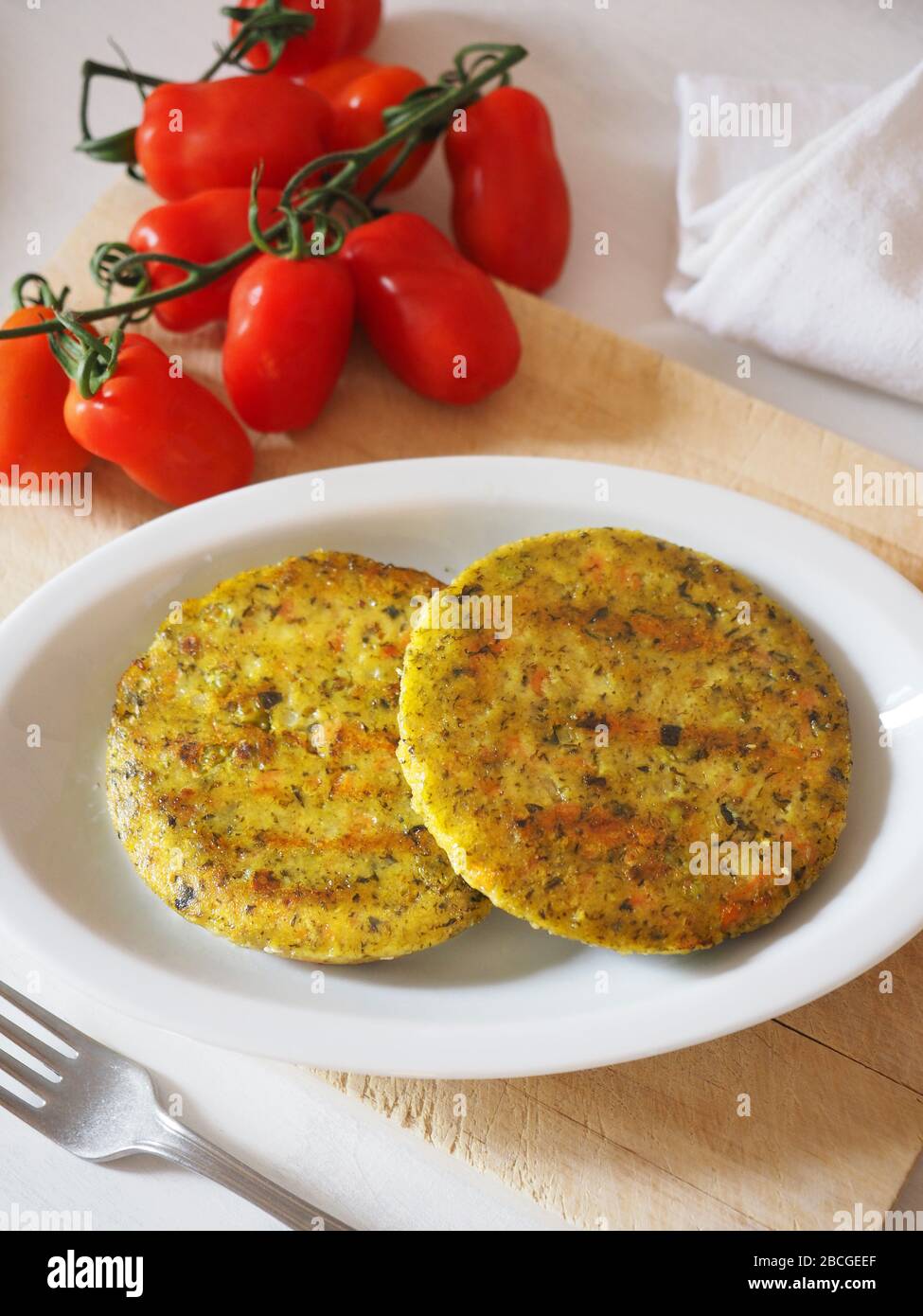 Vegetarian hamburger with fresh perini tomatoes, Italy Stock Photo