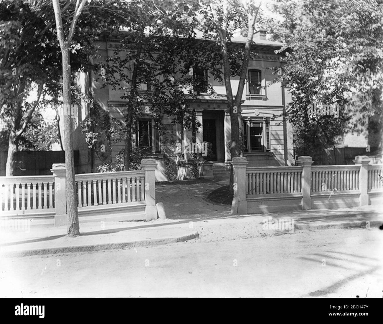 English William Notman S House 557 Sherbrooke Street West Today 51 Sherbrooke Street West Montreal Quebec Canada 1893 Francais Residence De William Notman 557 Rue Sherbrooke Ouest Actuellement 51 Rue Sherbrooke Ouest