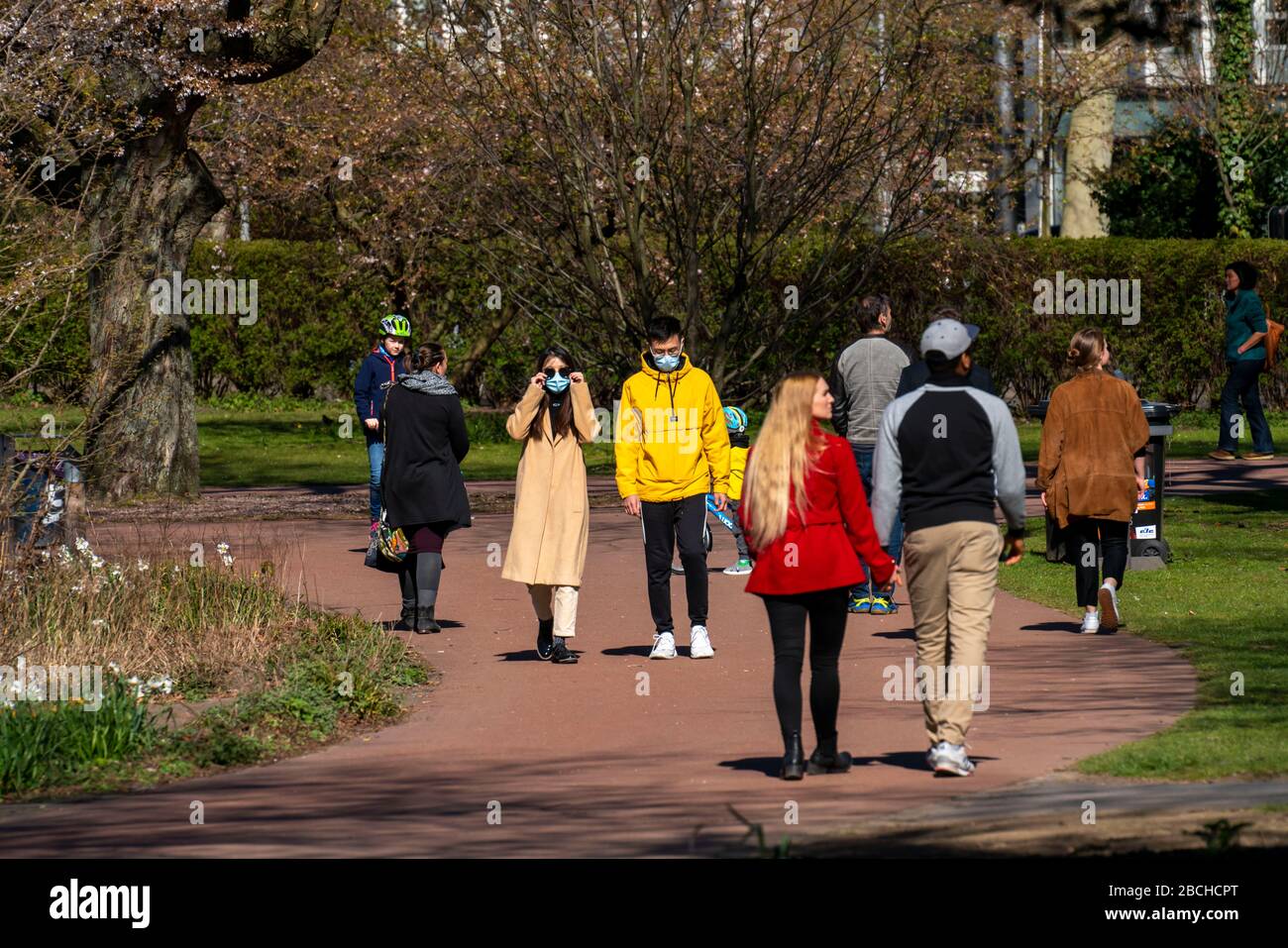 The Stadtgarten in downtown Essen, city park, Saturday, 04.04.20, people respect the ban on contact, keep their distance, not many visitors despite su Stock Photo
