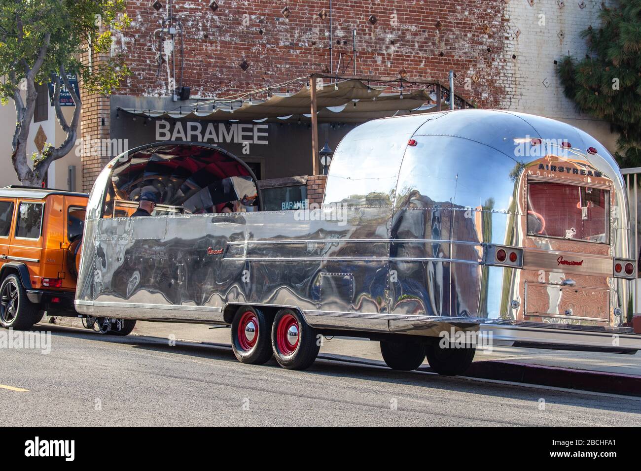 People order take out in customized airstream convertible during stay at home order on April 3, 2020 in San Pedro, CA Stock Photo