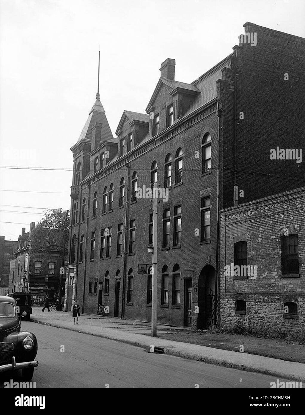 English Dominion Hotel At 498 500 Queen Street East On The North West Corner Of Queen And Sumach Street Toronto Ontario Canada 1945 This Image Is Available From The City Of Toronto Archives