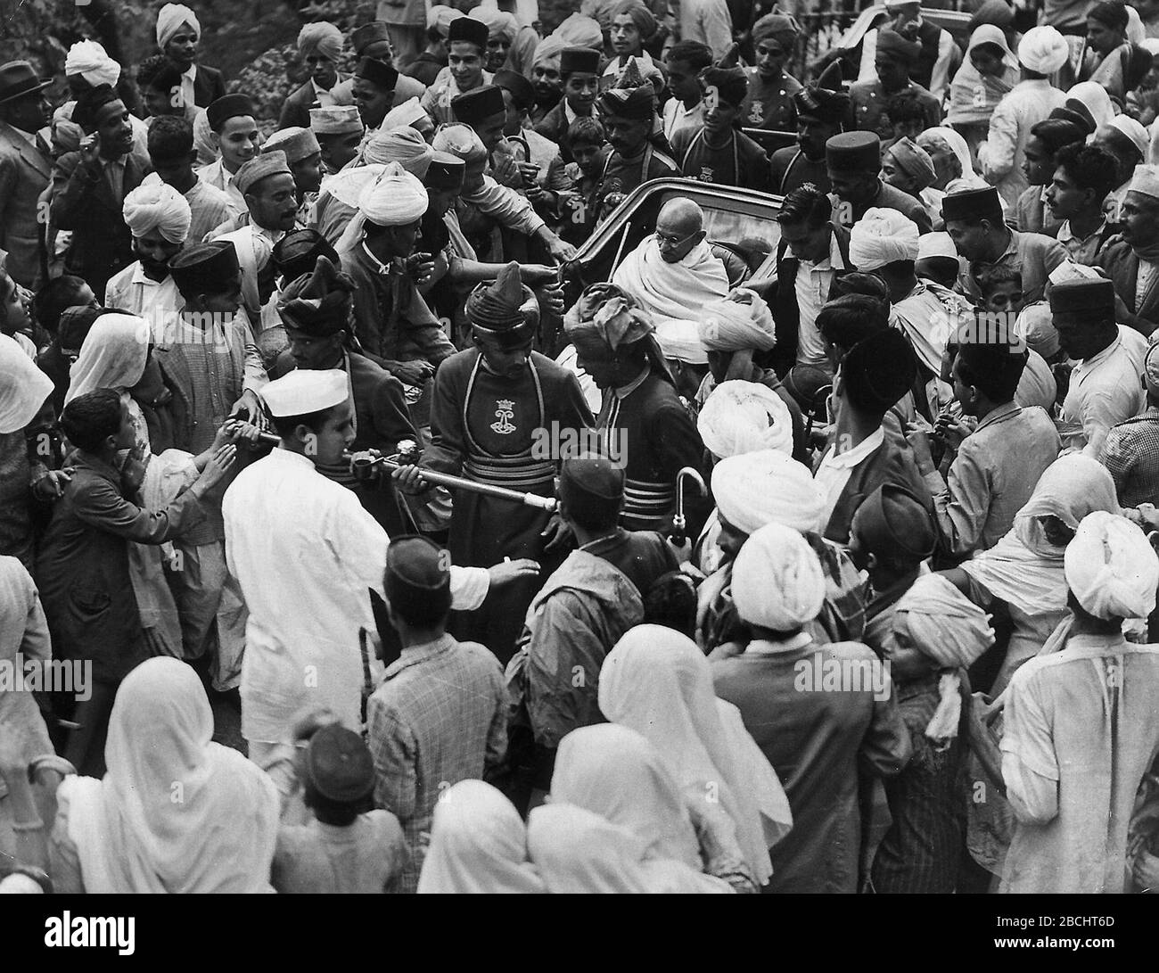 English: Mahatma on his way by rickshaw to the Viceregal Lodge to meet the Viceroy of India.; 27 August 1940; https://www.ara.cat/politica/dindependencies-Proxim-Orient-Gandhi-Vietnam 0 1433856686.html; Unknown (see [1] Stock Photo - Alamy