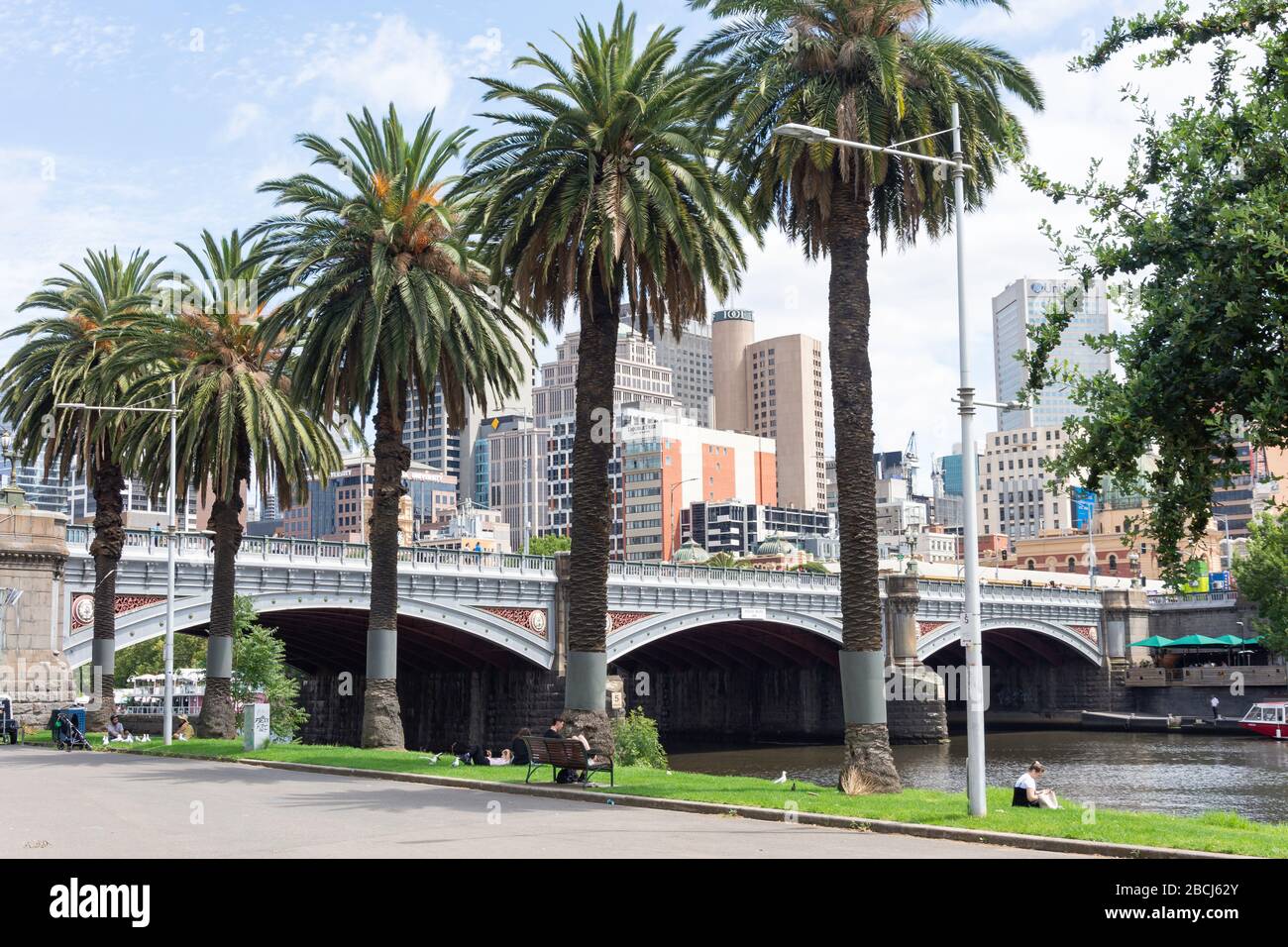 Central Business District (CBD) and Princes Bridge across Yarra River, City Central, Melbourne, Victoria, Australia Stock Photo