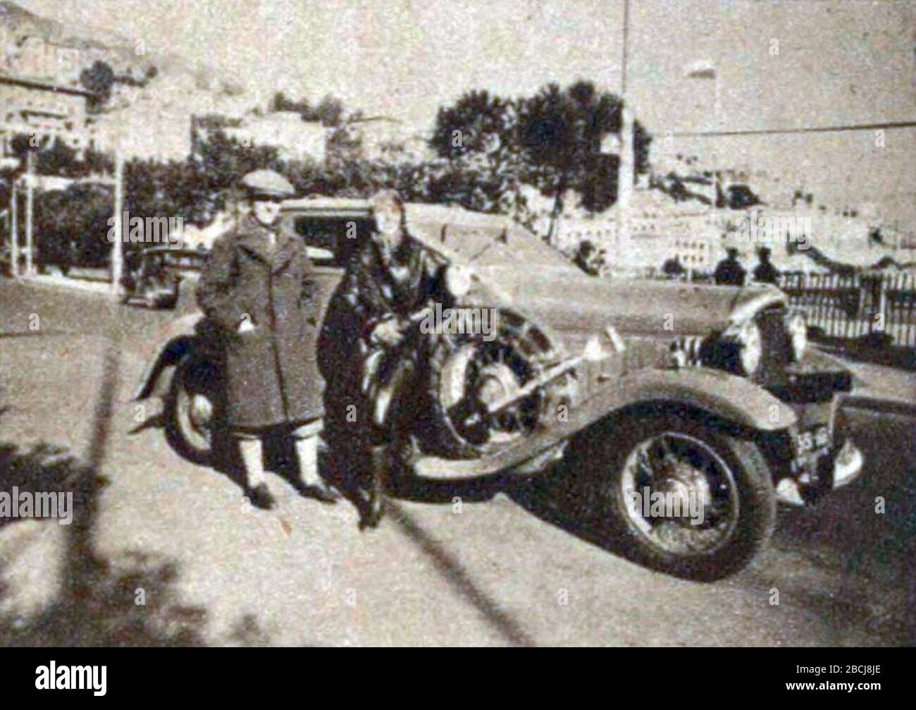 Français : Harry Schell et son épouse à l'arrivée du rallye Monte Carlo  1933.English: Entry #103 in the 1933 Rallye Monte Carlo is a Talbot  2,505ccm (could be a Type M75 by