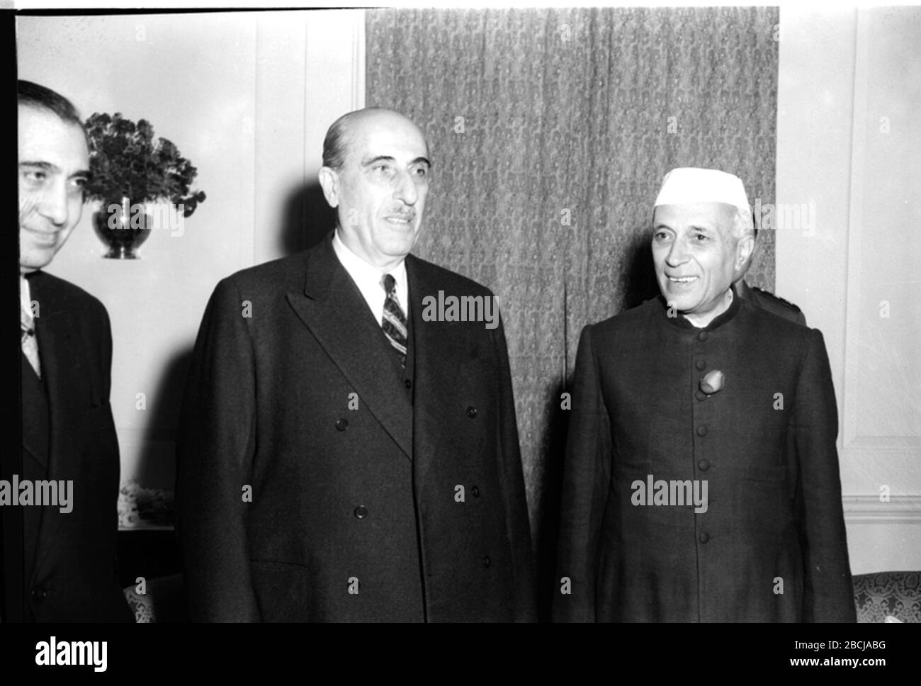 'English: Ph.Studio/January,1957,A10z H.E. Mr. Shukri Al-Kuwatly, President of Syria with the Prime Minister, Shri Jawaharlal Nehru, when the latter called on the Syrian President at R. Bhavan, New Delhi on January 17, 1957. From left to right: Syrian Foreign Minister Salah al-Bitar, Syrian President Shukri al-Quwatli, Indian Prime Minister Jawaharlal Nehru; 17 January 1957; http://photodivision.gov.in/writereaddata/webimages/thumbnails/55992.jpg; Photo Division, Ministry of Information & Broadcasting, Government of India; ' Stock Photo