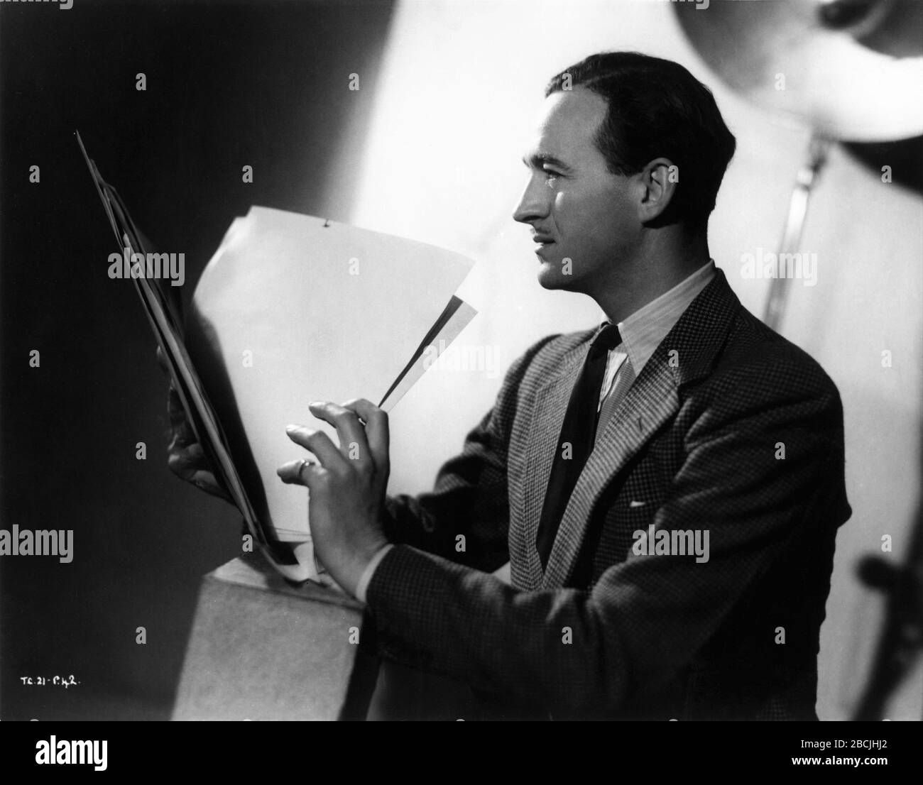 DAVID NIVEN Candid Publicity Portrait for THE WAY AHEAD 1944 director CAROL REED original story Eric Ambler screenplay Eric Ambler and Peter Ustinov Two Cities Films / Eagle - Lion Distributors Ltd Stock Photo