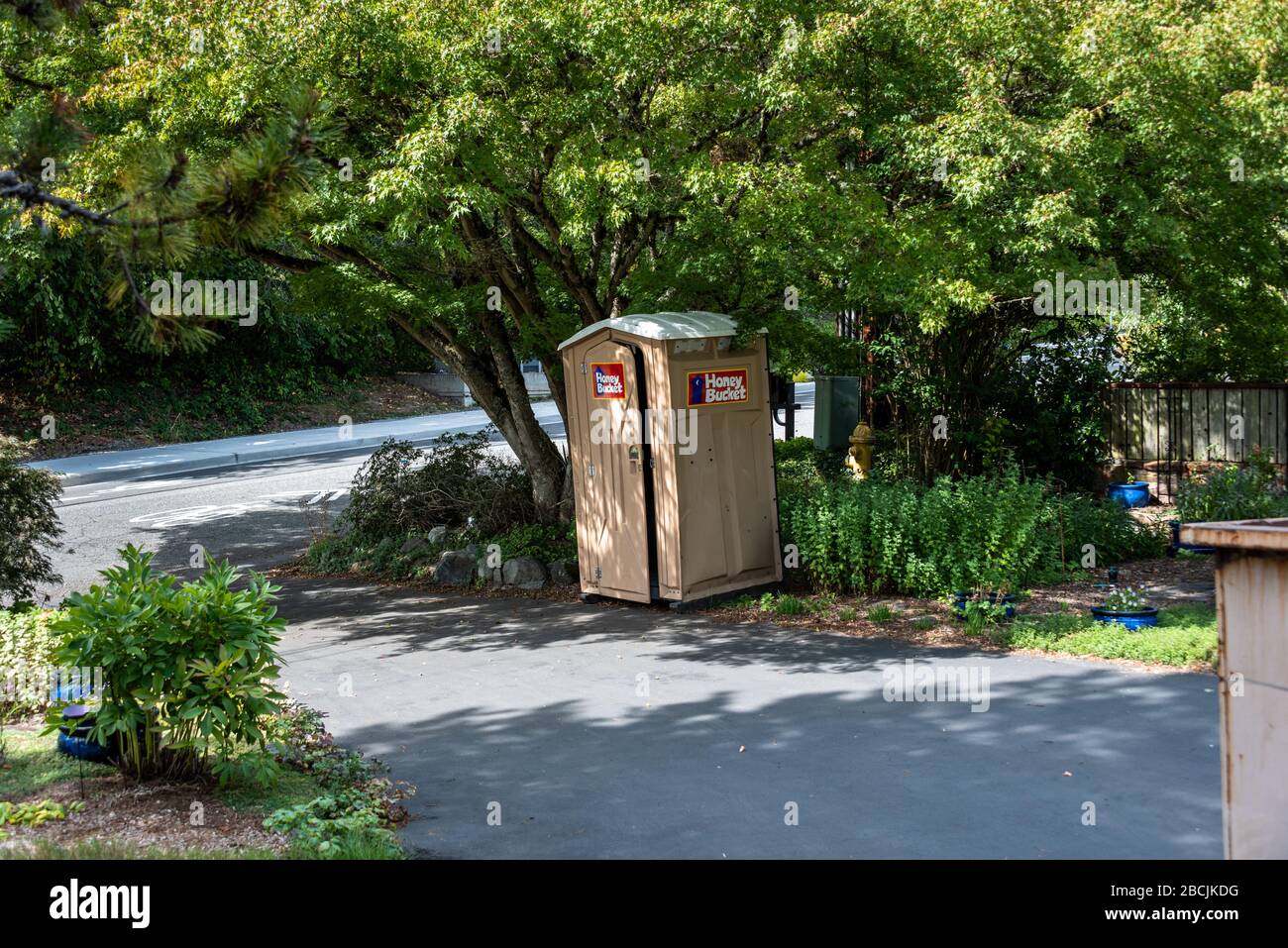Honey bucket hires stock photography and images Alamy