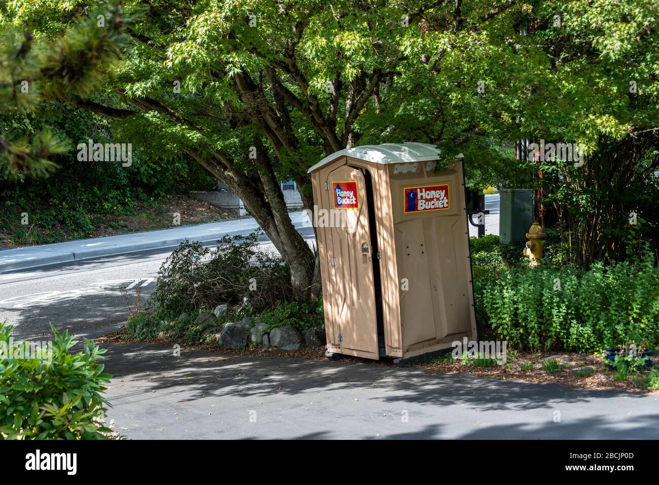 Honey bucket hires stock photography and images Alamy
