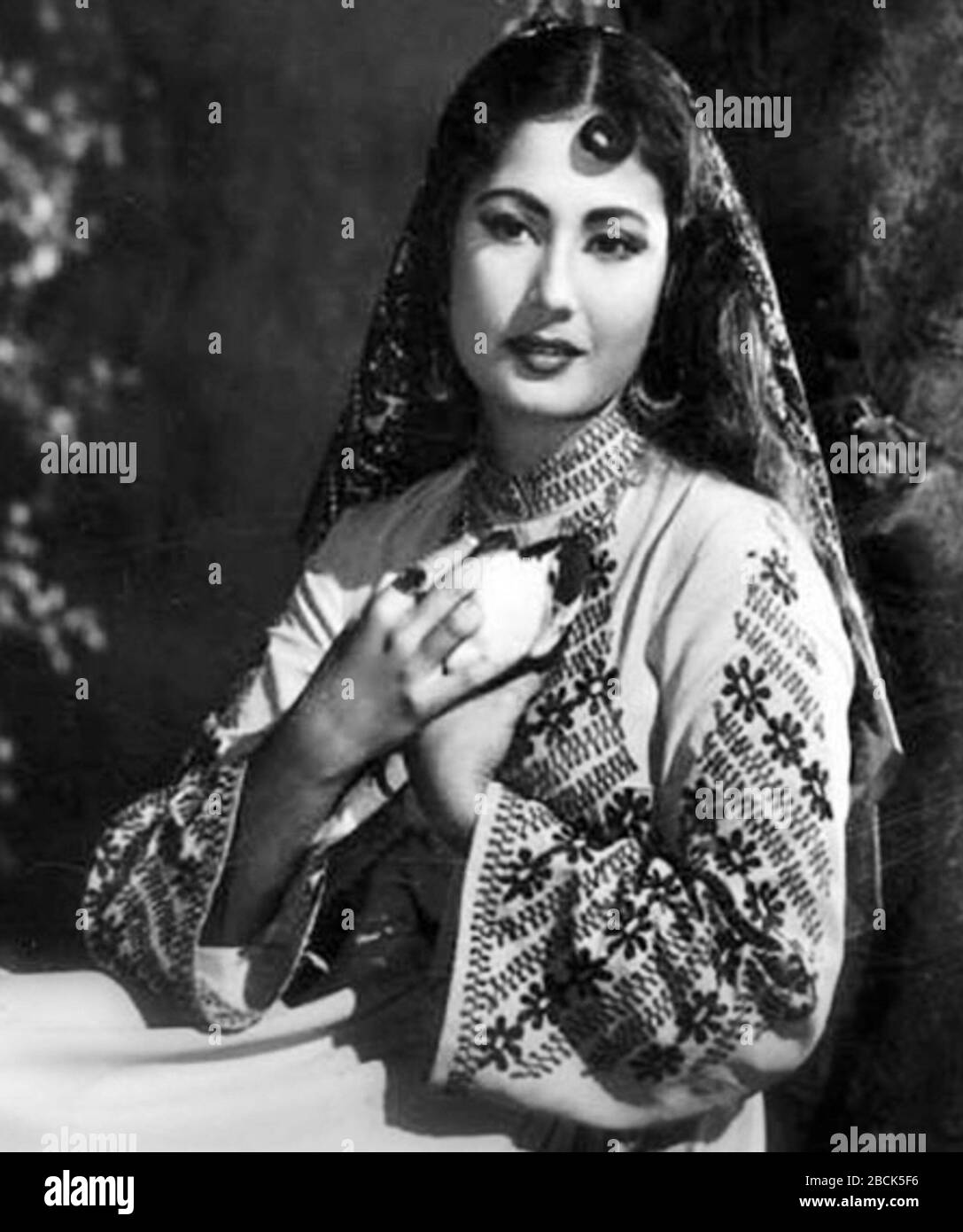 Meena Kumari in the film Yahudi; 20 June 1958; Movie stills from Yahudi  cropped on Meena Kumari; Bimal Roy Productions Stock Photo - Alamy