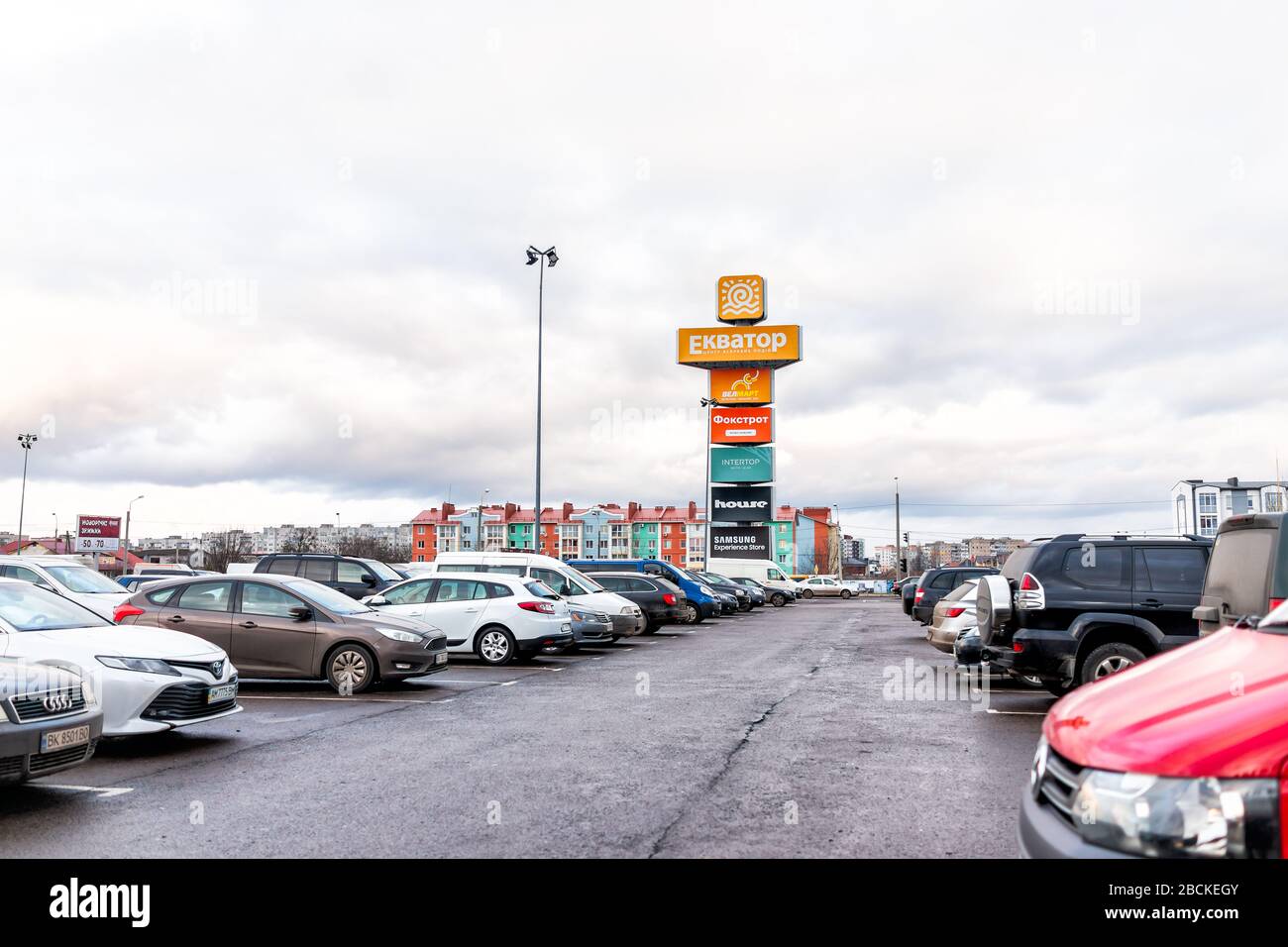 Mall Parking Lot High Resolution Stock Photography And Images Alamy
