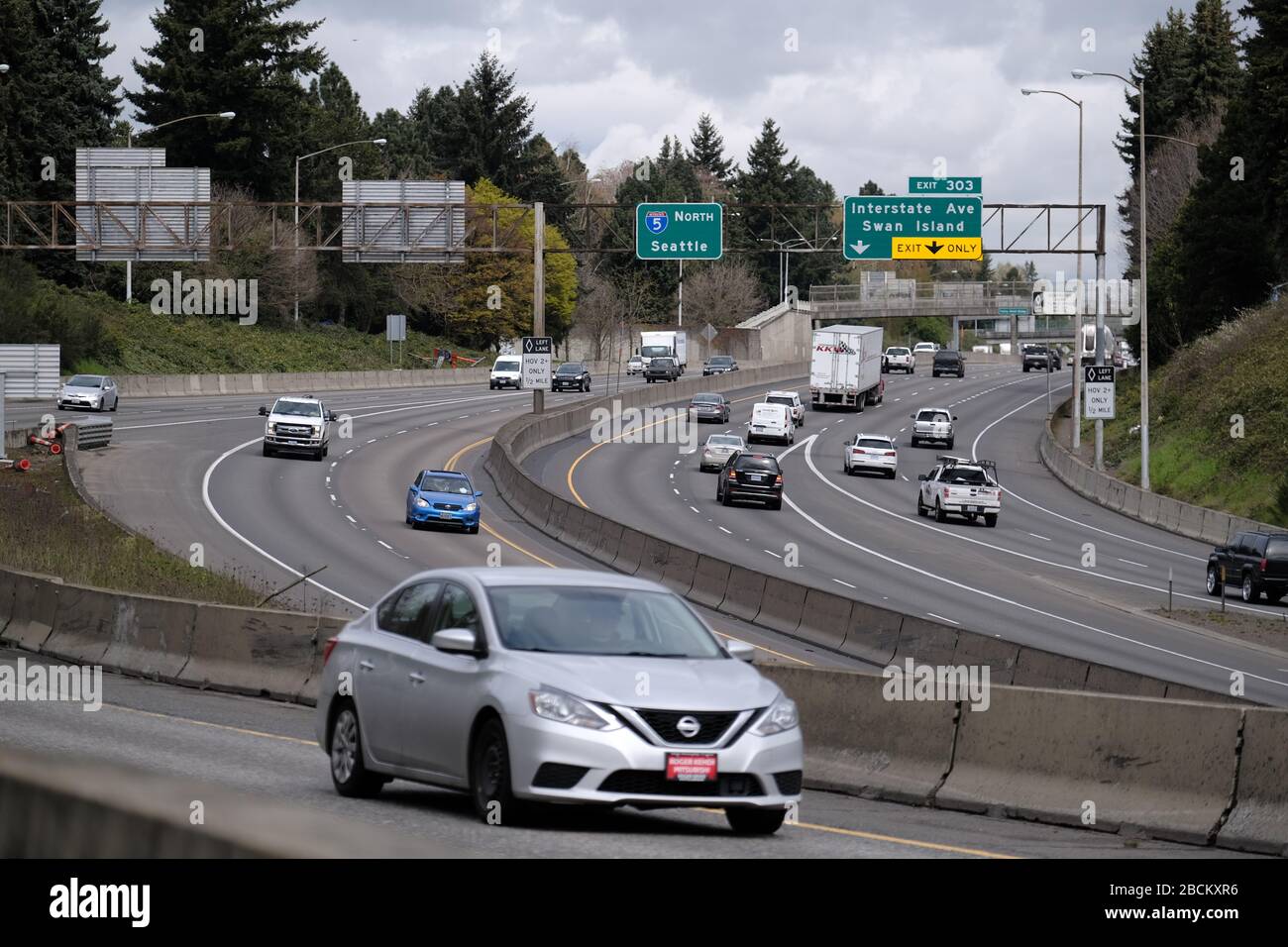Portland, USA. 03rd Apr, 2020. A quieter than usual Interstate 5 in Portland, Ore., on April 3, 2020, as people continue to practice social distancing measures in conjunction with a statewide stay-at-home order to slow the spread of the novel coronavirus. (Photo by Alex Milan Tracy/Sipa USA) Credit: Sipa USA/Alamy Live News Stock Photo