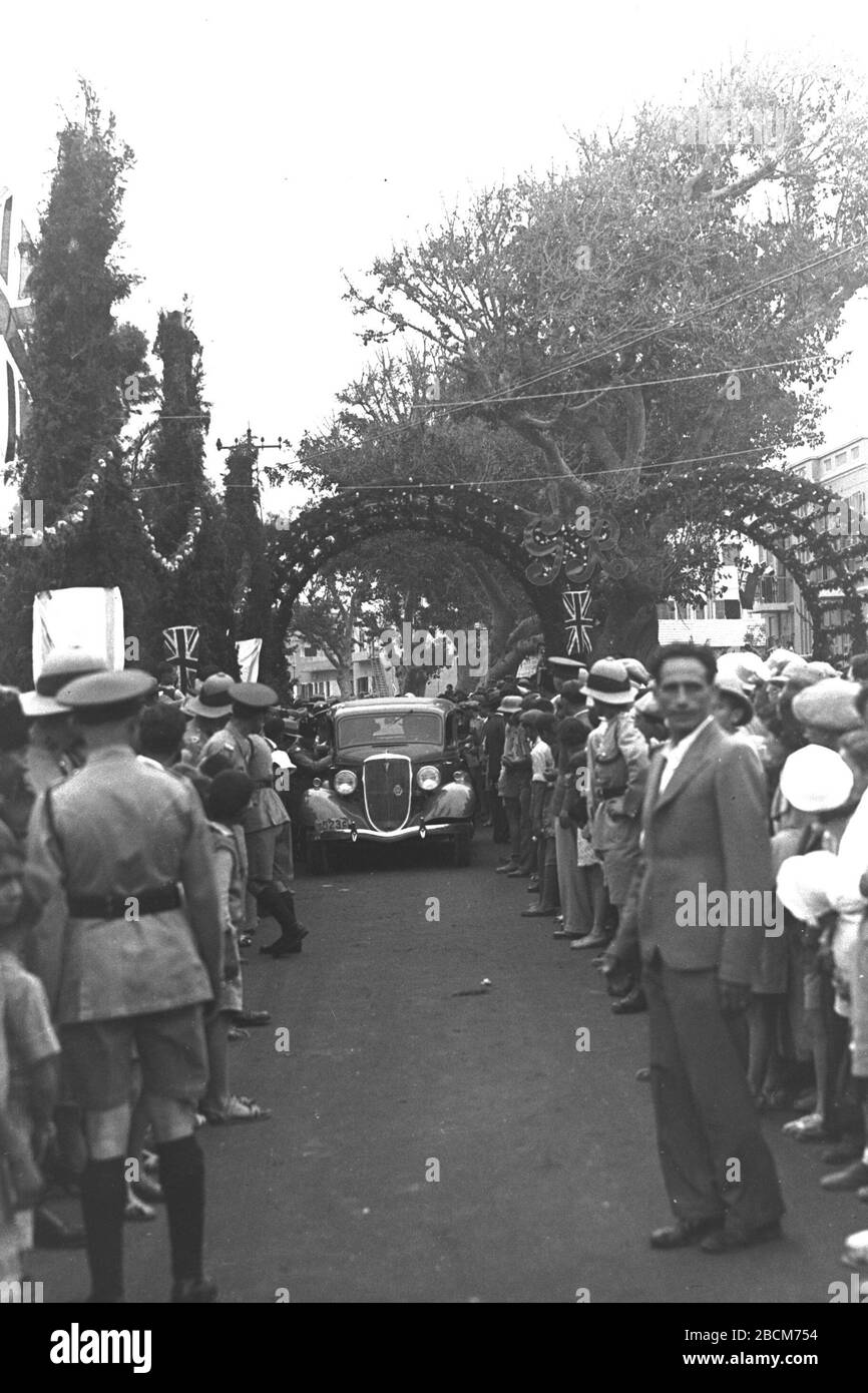 English The Car Of Mayor Meir Dizengoff Arriving For The Opening Ceremony Of King George Street In Tel Aviv O Ss O I O O I E I U U O I I I E U E E O E E O U I U U O I O I C U