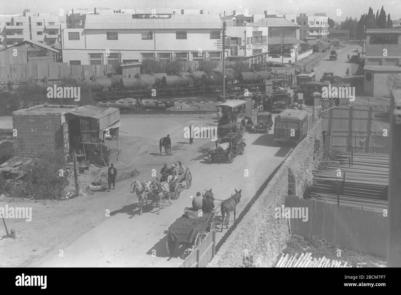 English The Petah Tikva Road Railway Crossing In Tel Aviv U E O O E E I O O Ss I I E U E E O E 01 06 1935 This Is Available From National Photo Collection Of Israel Photography Dept