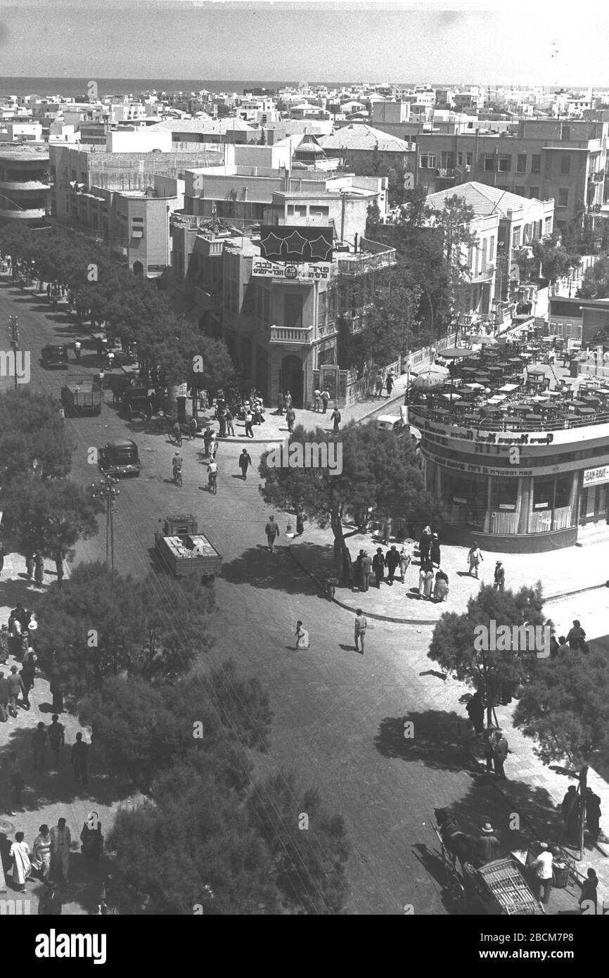 English The Railway Crossing On Allenby Street In Tel Aviv O I E E U E O E U E E O E 01 05 1934 This Is Available From National Photo Collection Of Israel Photography Dept Goverment Press Office Link Under The
