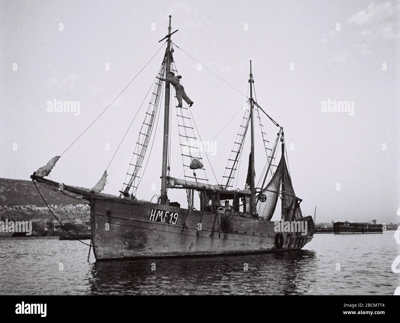 English The Noon Fishing Boat Belonging To The Nachshon Company In Haifa Port O I I O O I I U C U O E O C I U E U U O O I 30 August 1944 This Is Available From National Photo Collection Of