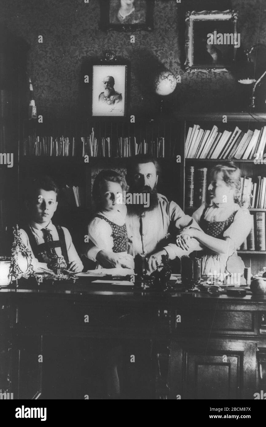English Theodor Herzl With His Children In His Vienna Study E I I I I U U O U I O I E O I I E I I I E I I O I C 17 1 January 17 This Is Available From National Photo Collection