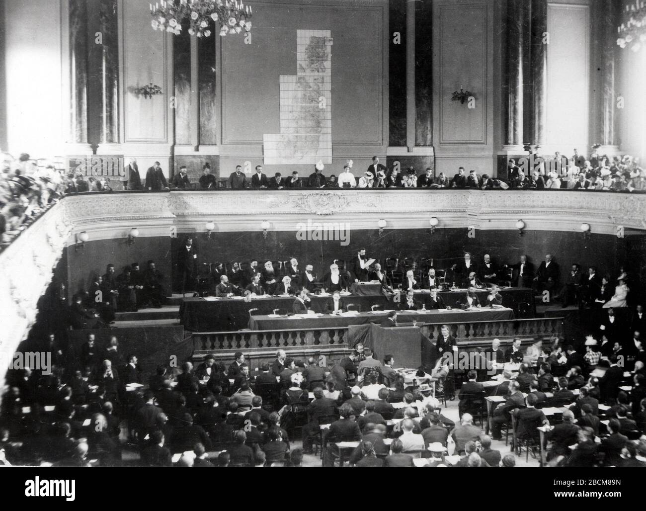 English Theodor Herzl Addressing The First Or Second Zionist Congress In Basel Switzerland In 17 8 E I I I I U I E U E Ss I I I O I O I E C I U E I I C O E E N U