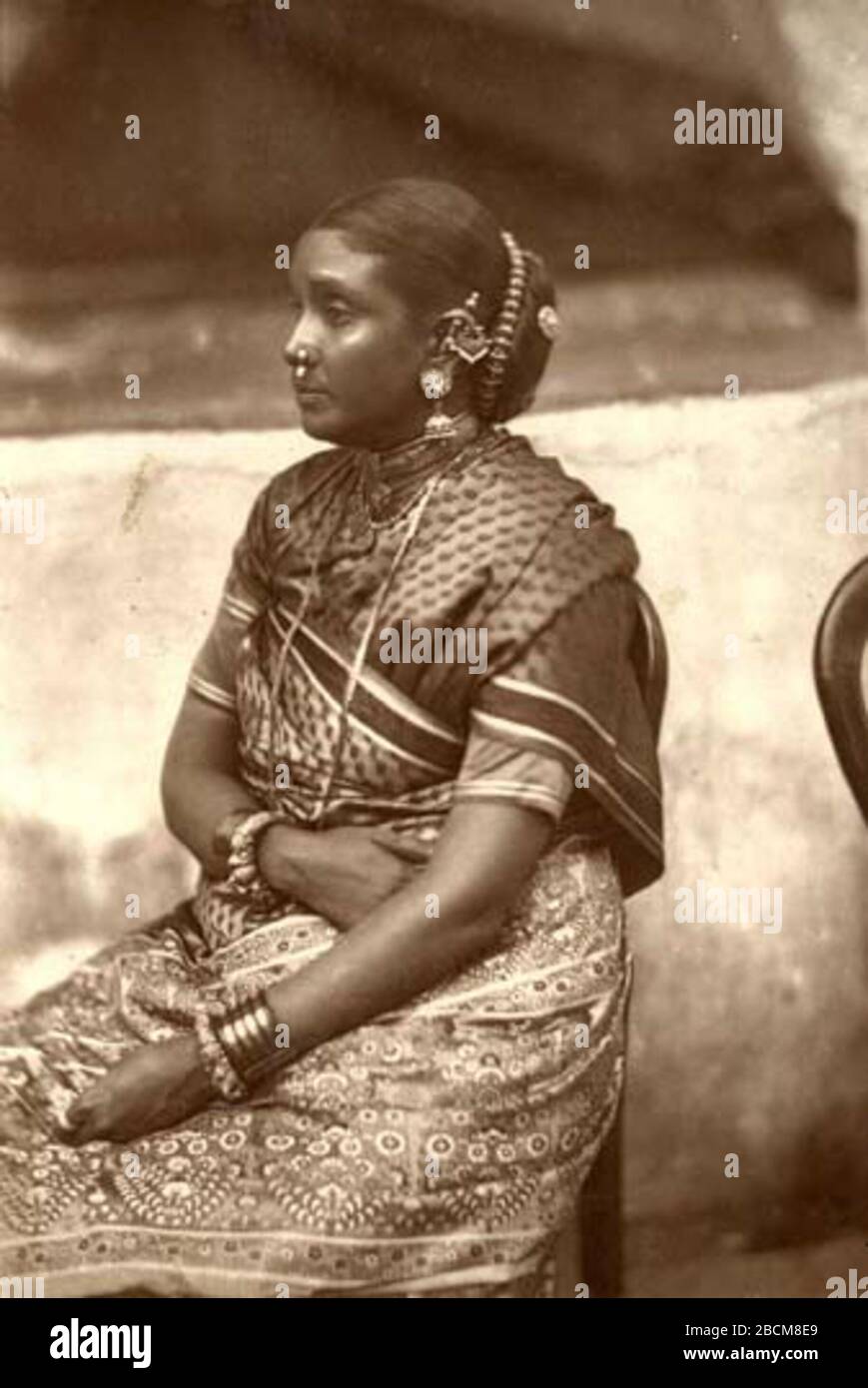 Women in the sari hi-res stock photography and images - Alamy