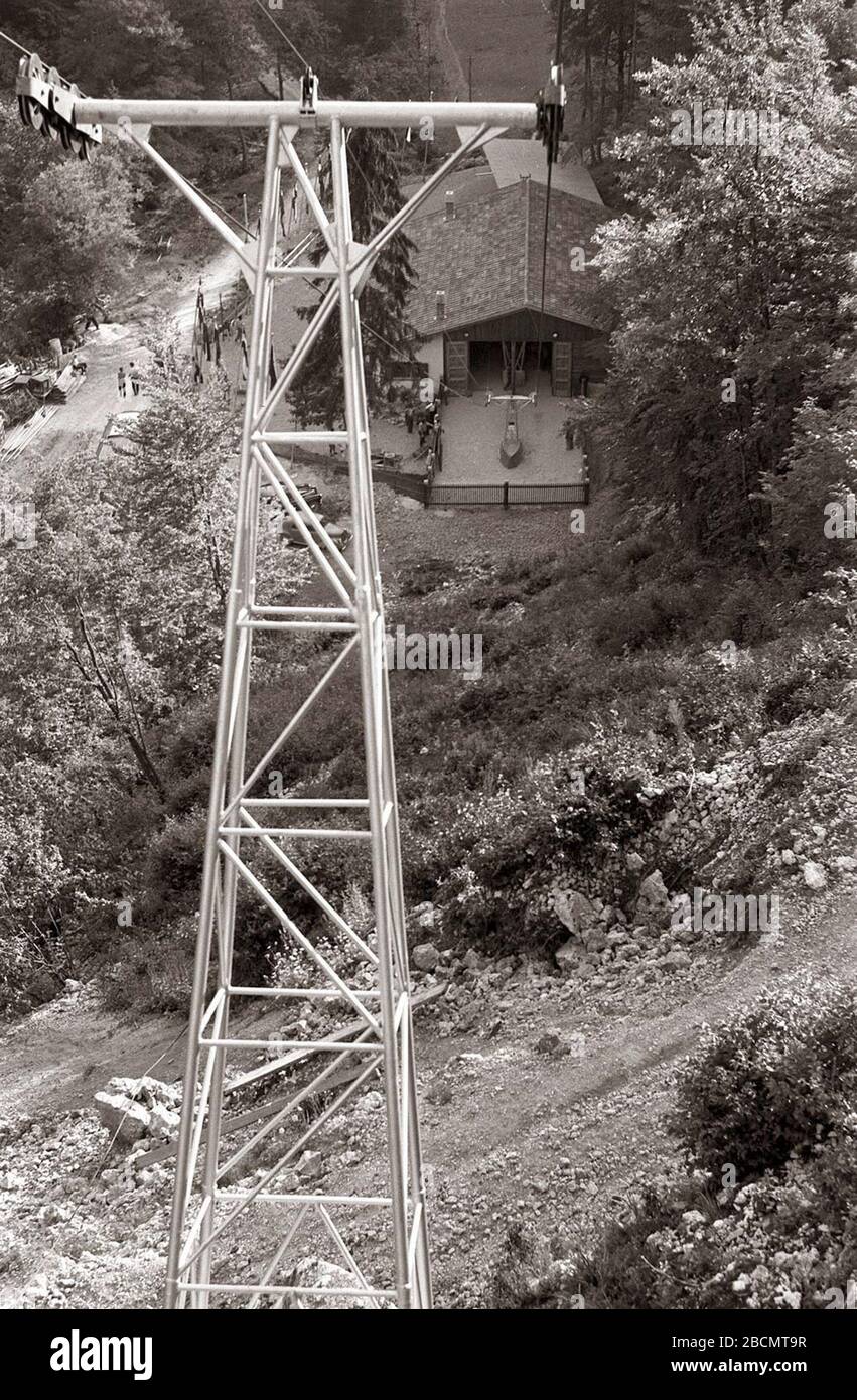 2. avgust 1958, Krvavec: Danes dopoldne je jeklena vrv žičnice na ...