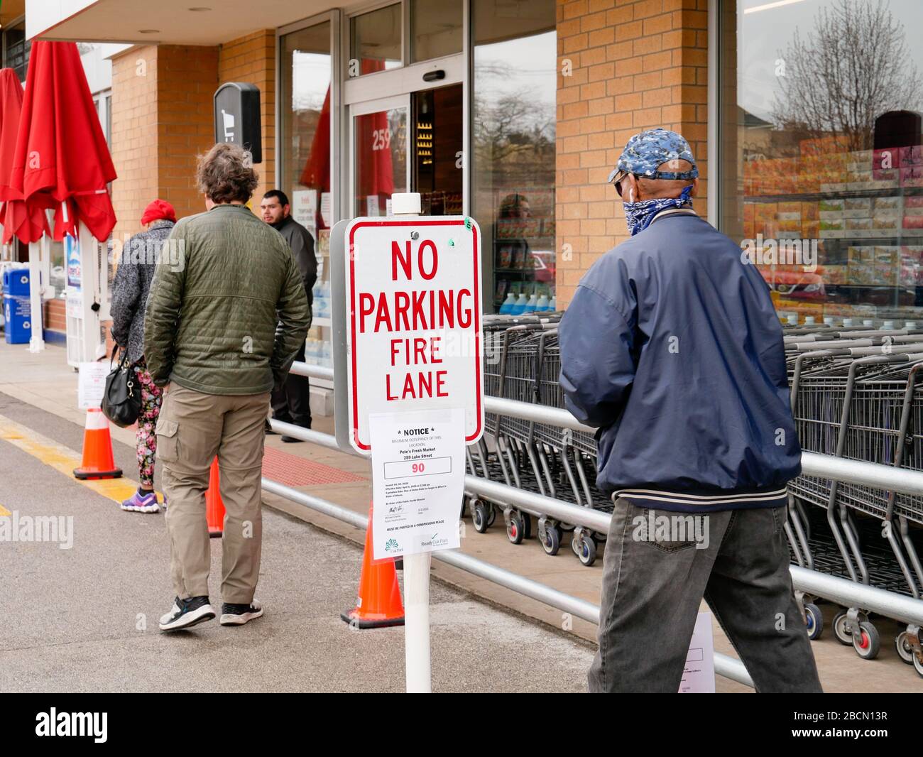 Oak Park, Illinois, USA. 4th April, 2020. An emergency occupancy notice