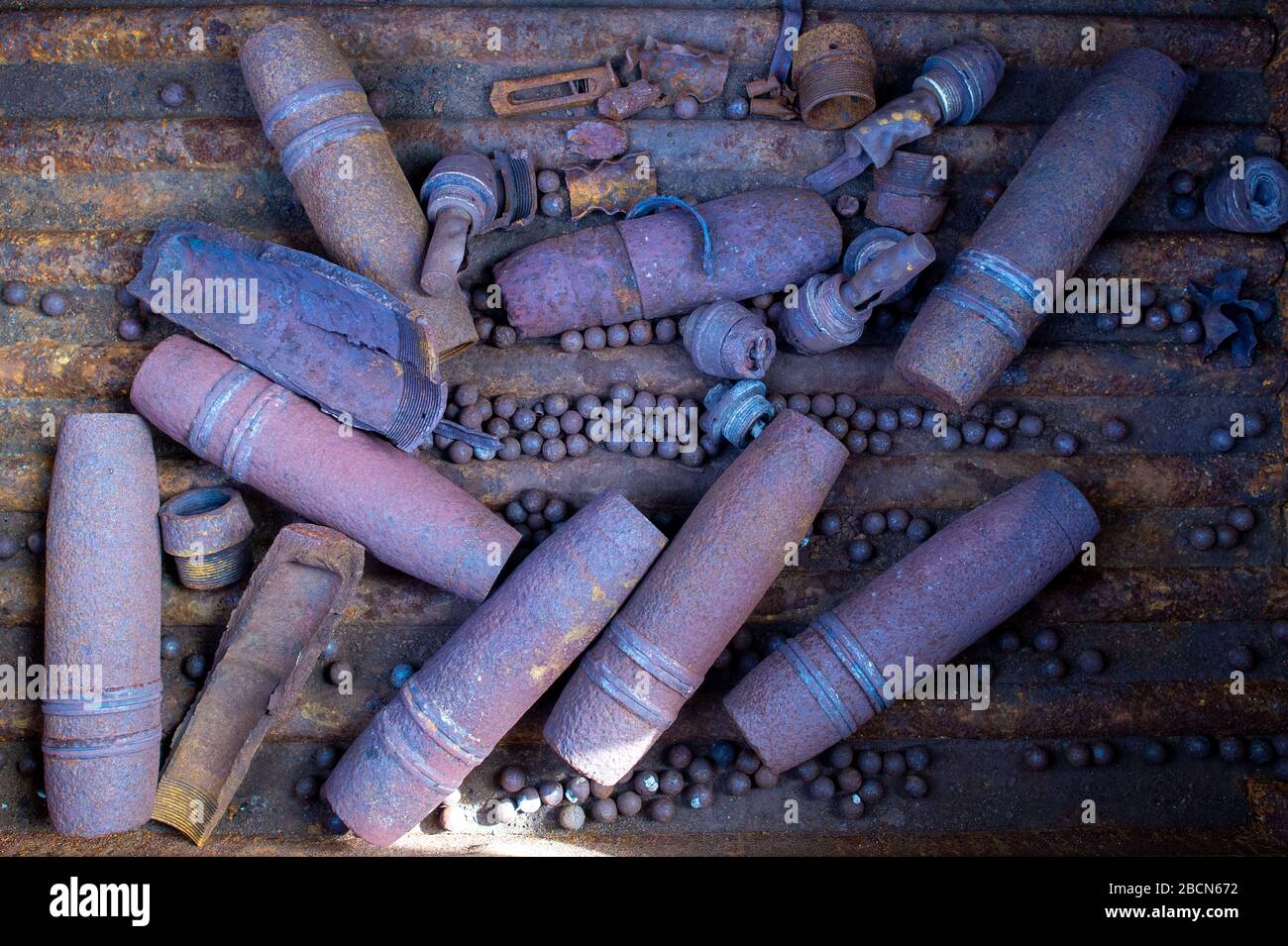 Box of grenades hi-res stock photography and images - Alamy