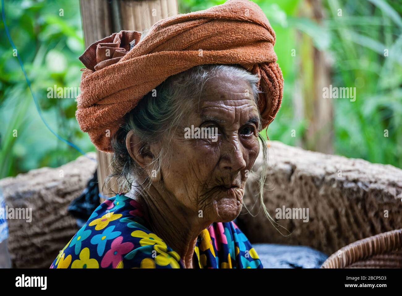 A portrait of a senior Balinese woman wearing a traditional udeng Stock Photo