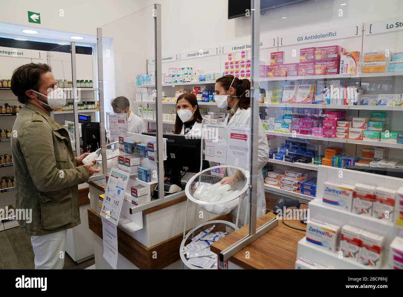 Milan, Italy. 5th Apr 2020. Milan, Porta Genova Pharmacy with Plexiglass  above the counter to protect itself from any Covid 19 coronavirus  infections (Duilio Piaggesi/Fotogramma, Milan - 2020-04-05) p.s. la foto e'