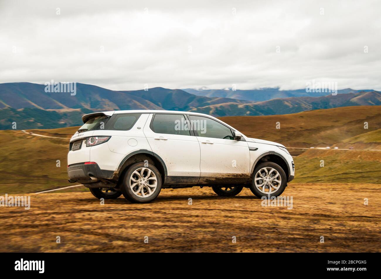 Land Rover Discovery Sport being driven off road on a mountain in Sichuan Province Stock Photo