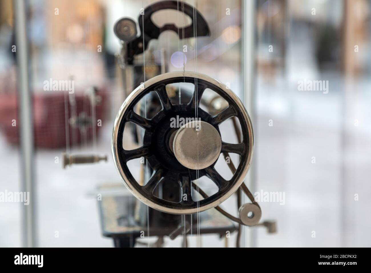 Antique sewing machine display hires stock photography and images Alamy