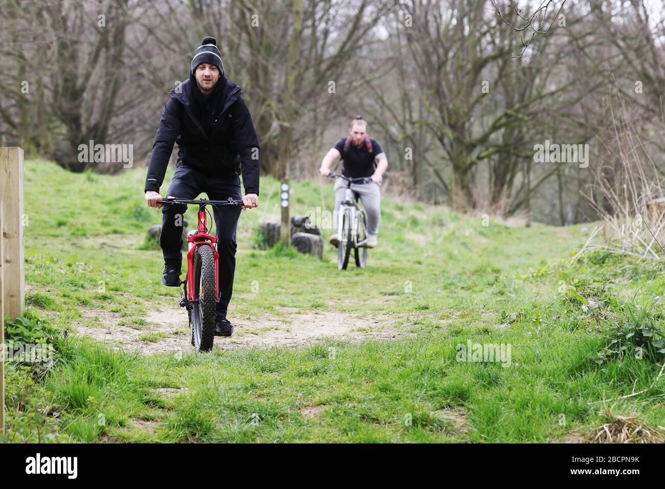 gloucester city council shut robinswood hill car park to stop people driving to the nature reserve while on lockdown members of the public pete barn stock photo alamy