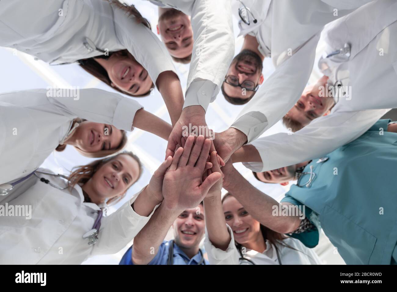Healthcare professionals circle hi-res stock photography and images - Alamy