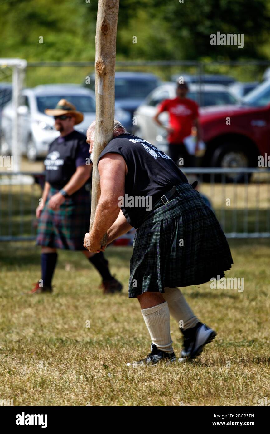 Caber toss hires stock photography and images Alamy