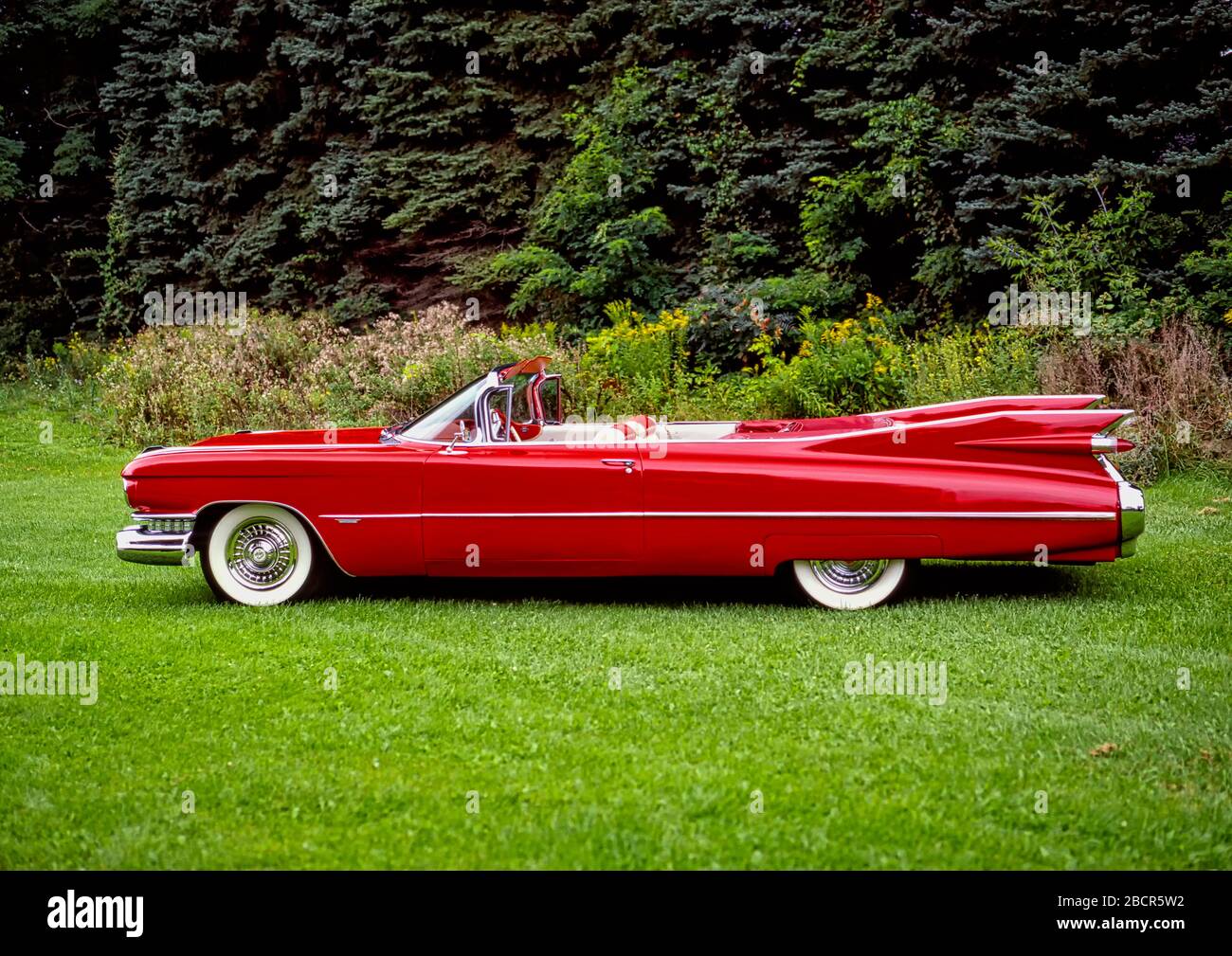 BOS Cadillac de Ville Convertible レッド Red cadillac convertible hi-res stock photography and images