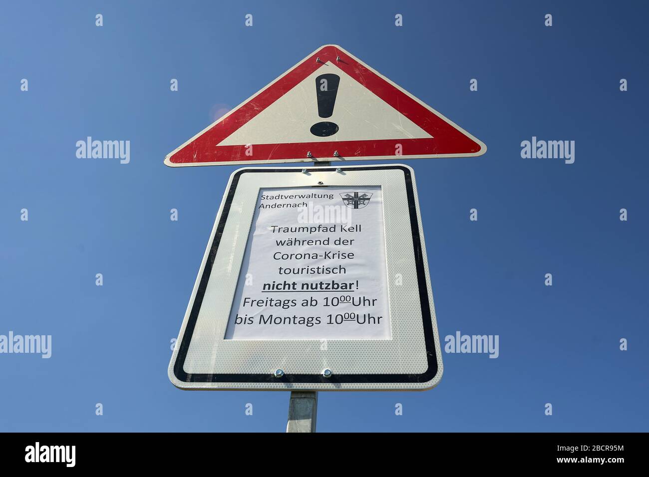 Kell, Germany. 05th Apr, 2020. The parking lot of the premium hiking trail 'Höhlen- und Schluchtensteig' is closed off. The authorities want to prevent that too many hikers on the narrow paths come too close during the Corona crisis. Credit: Thomas Frey/dpa/Alamy Live News Stock Photo