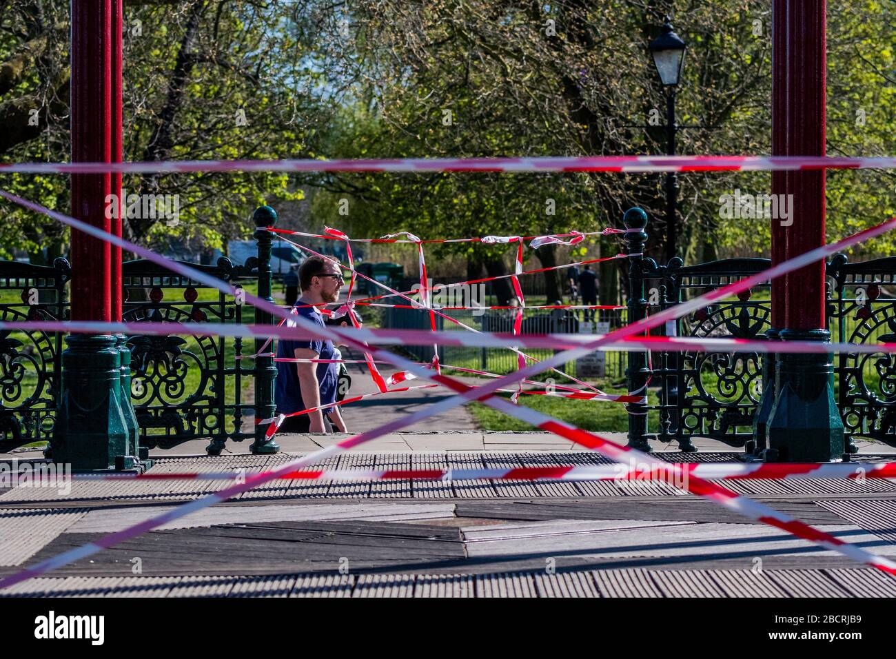 London, UK. 5th Apr, 2020. The bandstand is shut because it is a focal point for meeting - A sunny day and people are out in reasonable numbers, on Clapham Common SW London, to get their daily exercise. The 'lockdown' continues for the Coronavirus (Covid 19) outbreak in London. Credit: Guy Bell/Alamy Live News Stock Photo