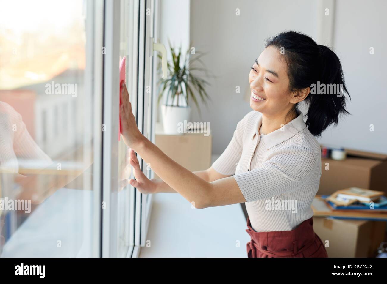 Chinese woman cleaning house hi-res stock photography and images - Alamy