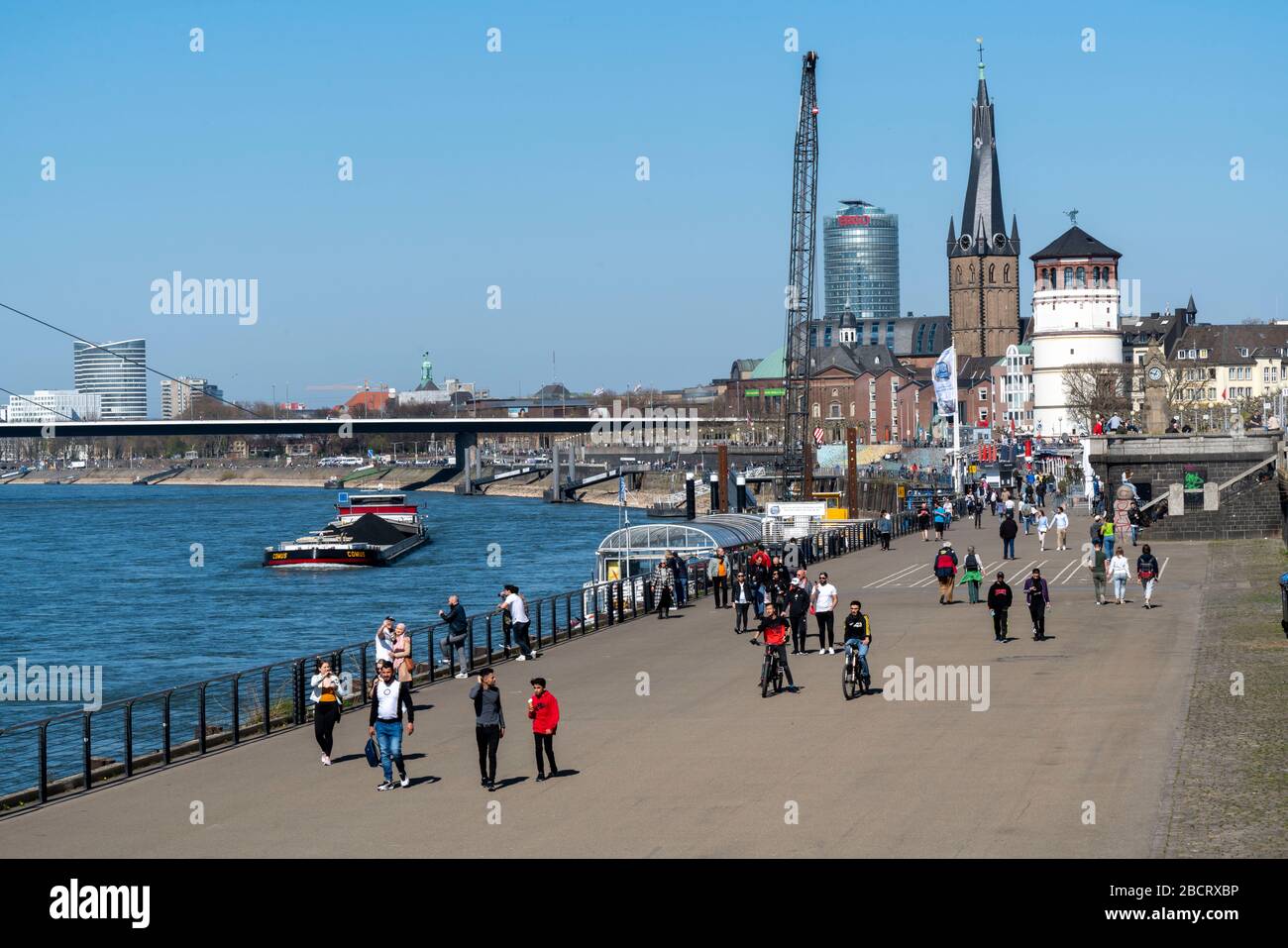 DŸsseldorf on the Rhine during the corona crisis, the ban on contact, keeping distance is mostly observed, despite many walkers in beautiful spring we Stock Photo