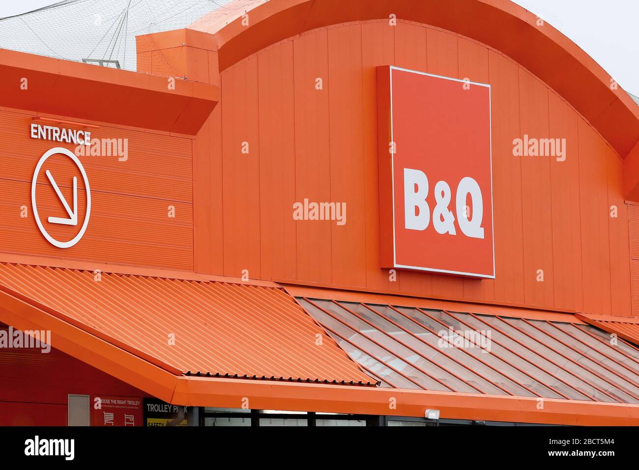 Q logo hi-res stock photography and images - Alamy