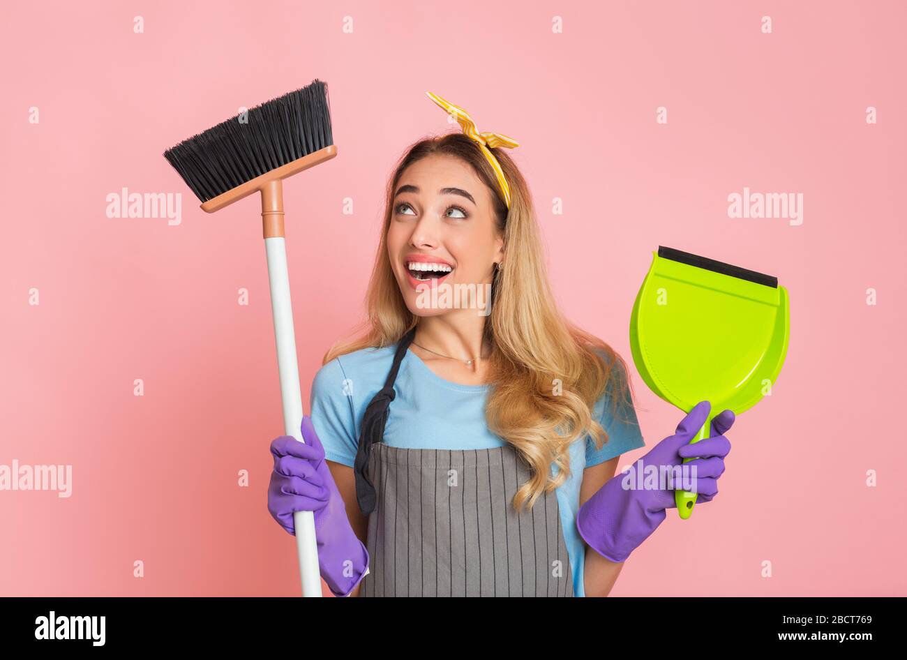 Funny woman cleaning hi-res stock photography and images - Alamy