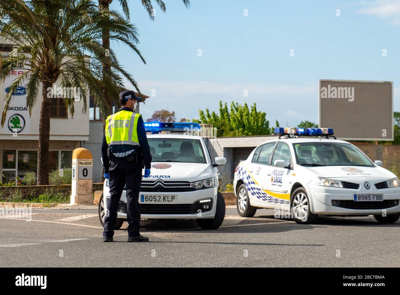Palma De Mallorca, Spain. 4th Apr, 2020. Policia Local control in Llucmayor  at - Palma de Mallorca under Corona Close down on April 4, 2020 in Palma de  Mallorca, . Credit: Thomas