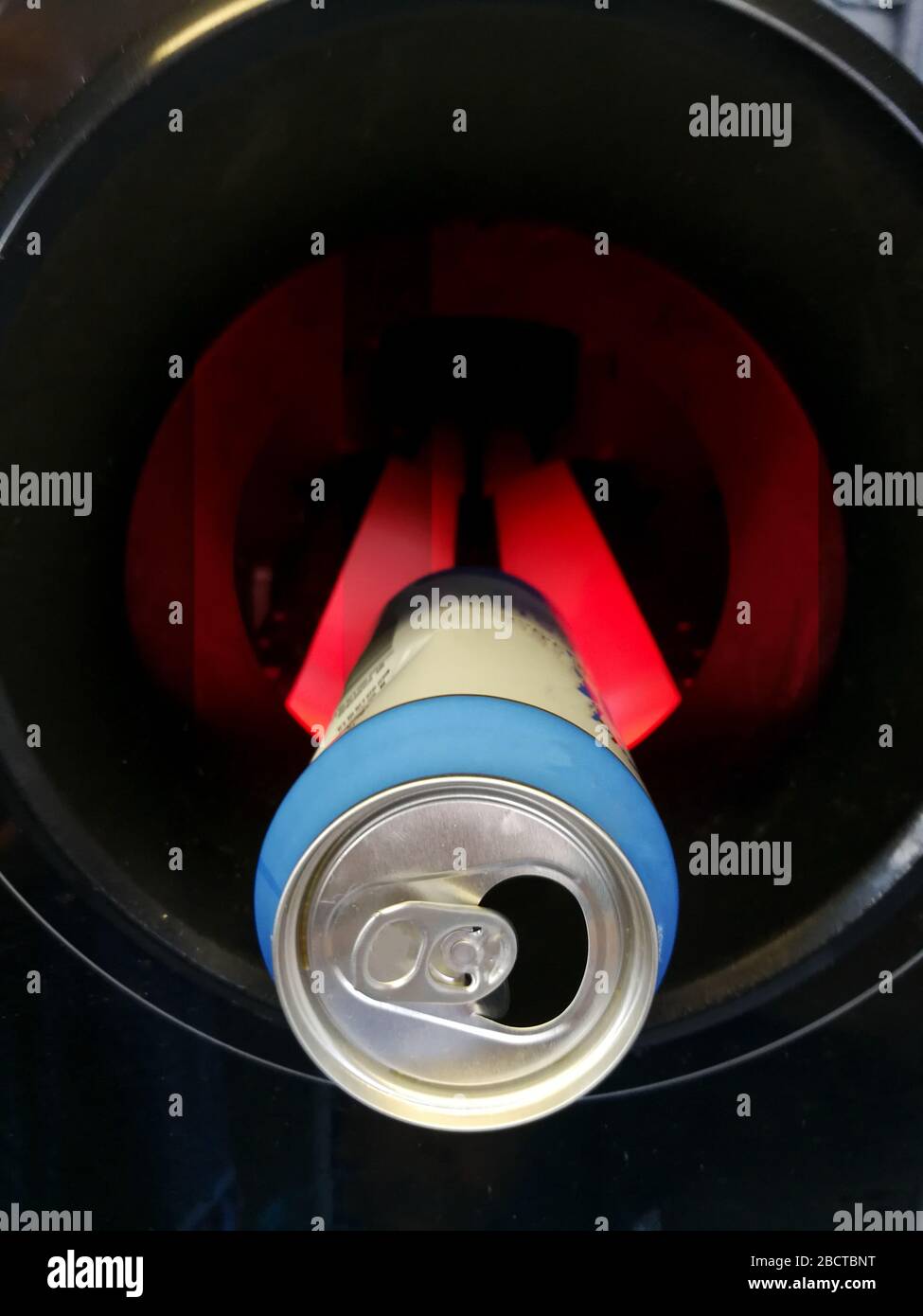 Drink can recycle machine hi-res stock photography and images - Alamy