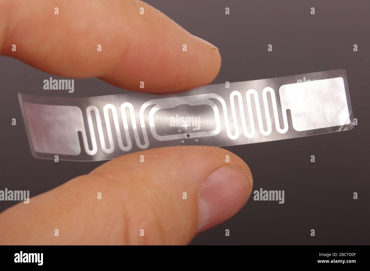 Radio frequency identification transponder with antenna high integrated on the smart label Stock