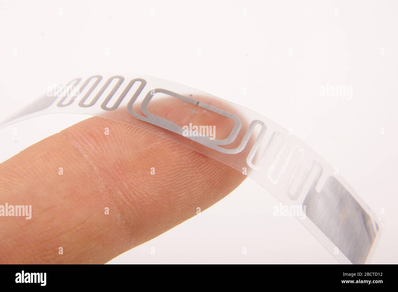 Radio frequency identification transponder with antenna high integrated on the smart label Stock