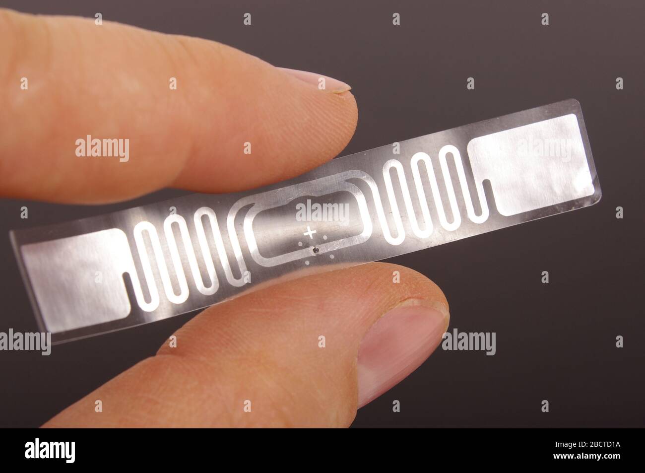 Radio frequency identification transponder with antenna high integrated on the smart label Stock