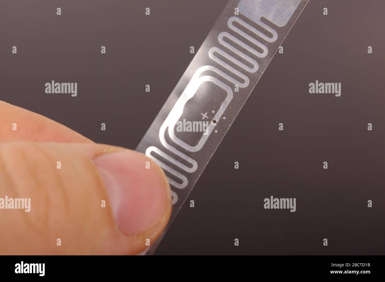 Radio frequency identification transponder with antenna high integrated on the smart label Stock