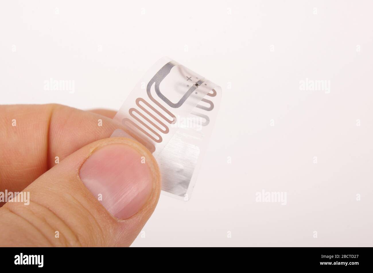 Radio frequency identification transponder with antenna high integrated on the smart label Stock