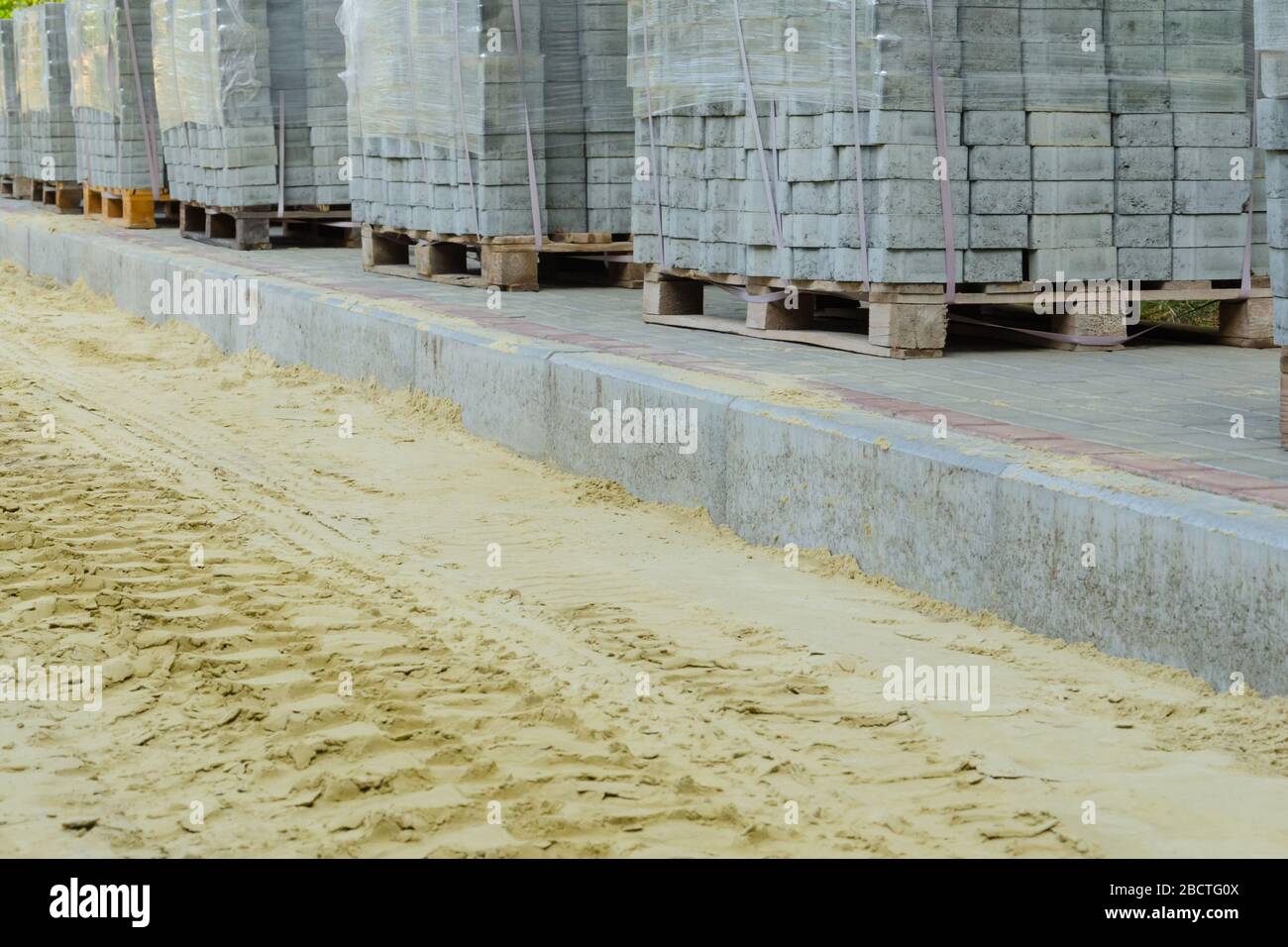 how to lay paving slabs on sand