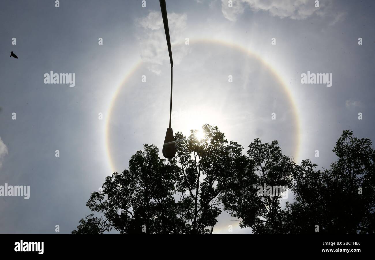 Valencia Carabobo Venezuela 5th Apr 2020 April 05 2020 A Bird Is Seen Flying While Appreciating The Phenomenon Of The Solar Halo Which Is An Optical Effect That Is Observed In The